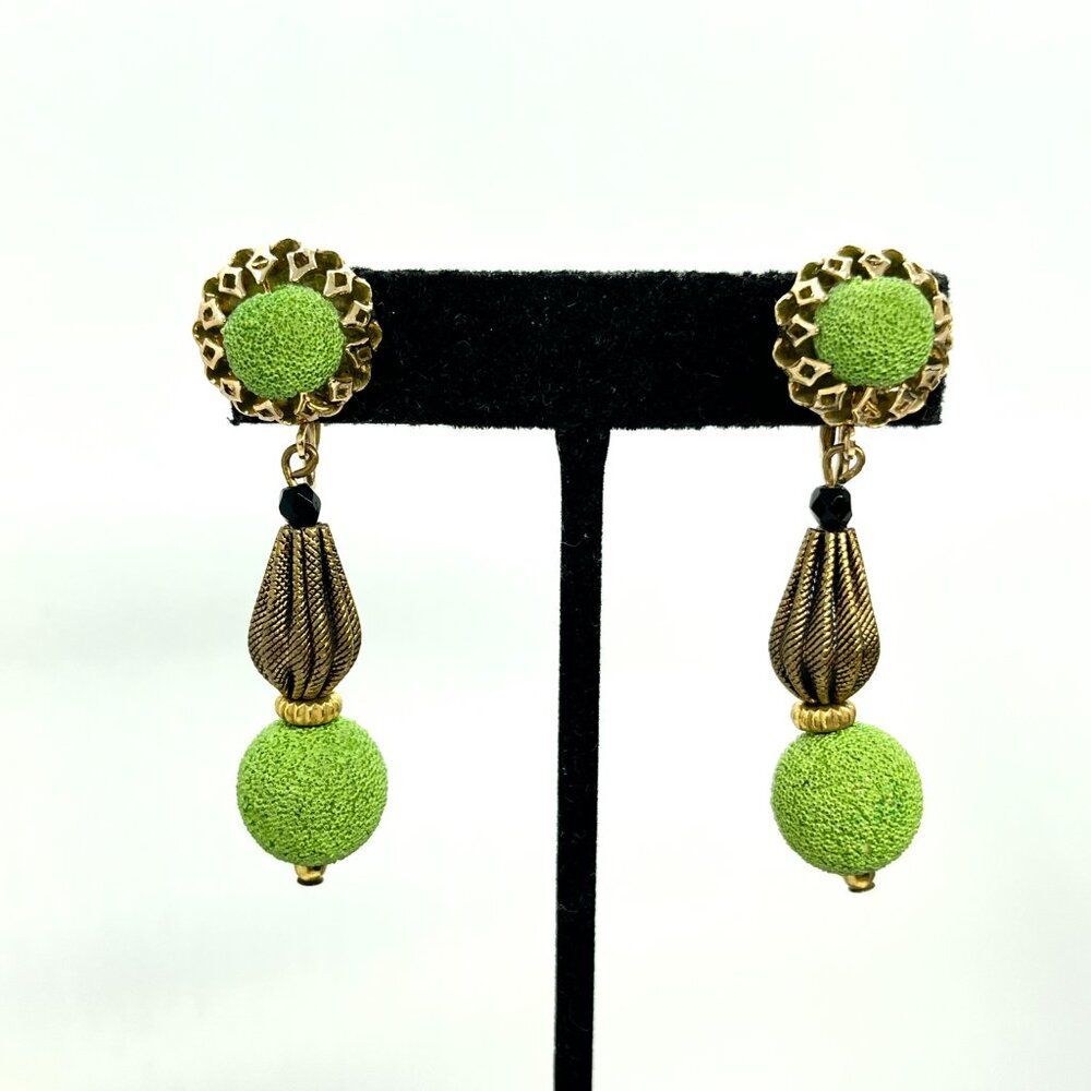 VINTAGE GREEN EARRINGS Clip Textured Bead Gold Tone Mod Dangle